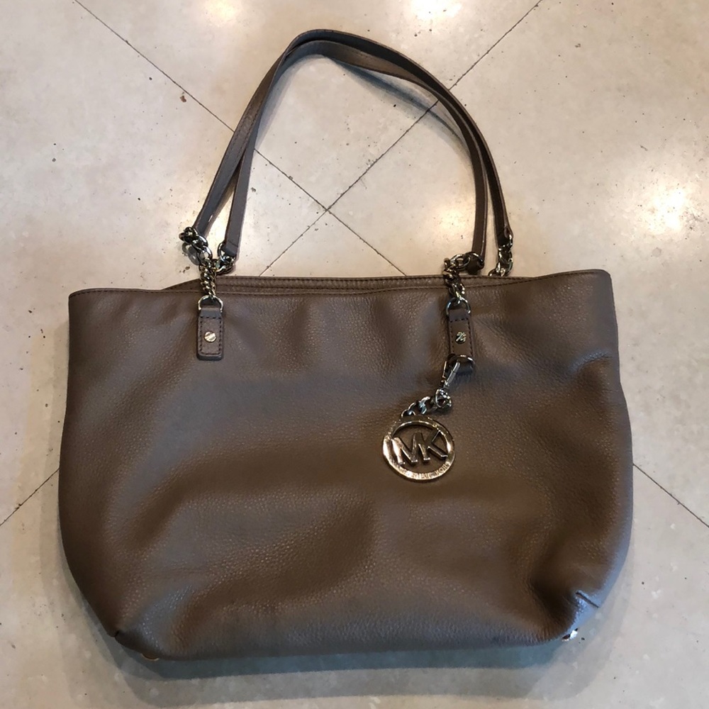 Michael Khors beige shoulder purse